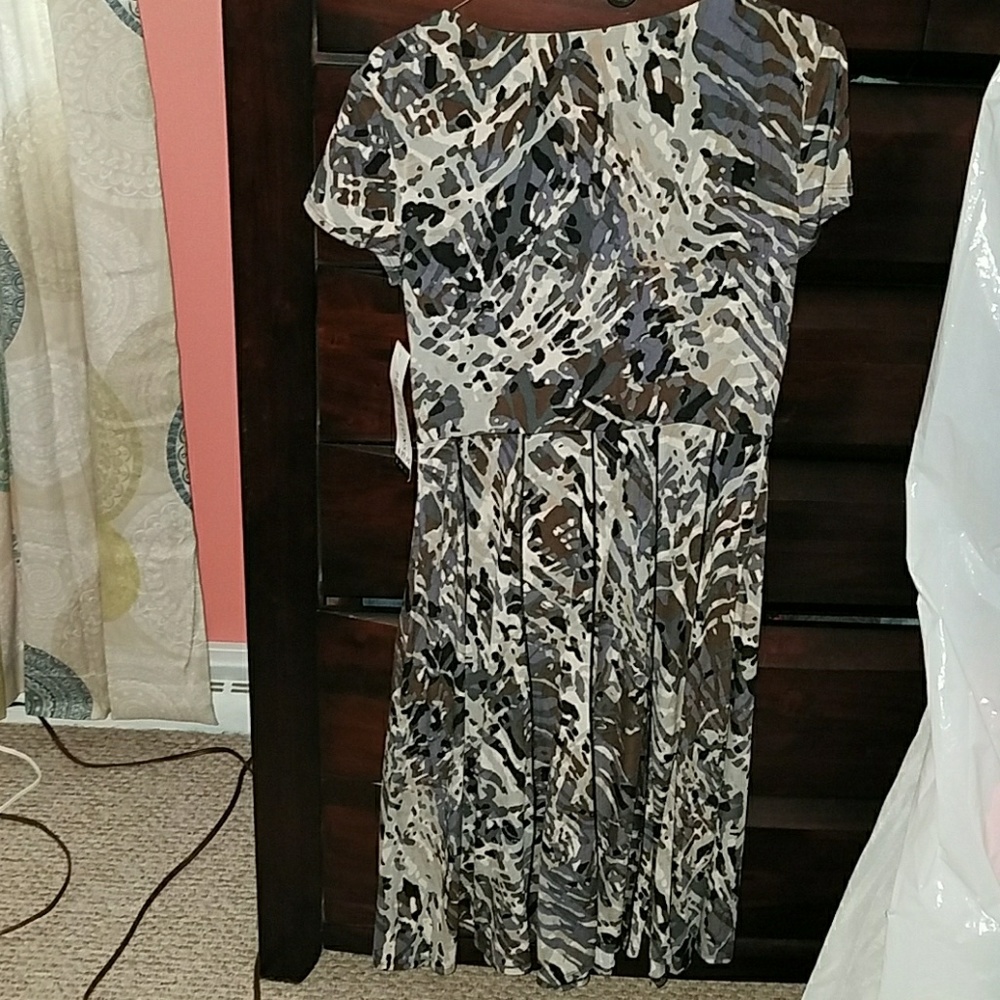 Dress - Picture 2 of 3